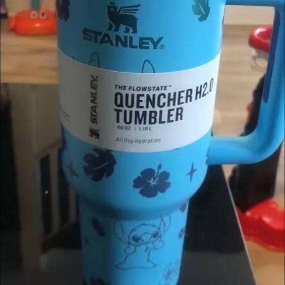 Stanley Blue Quencher H2.0 Tumbler with Handle - Picture 2 of 3
